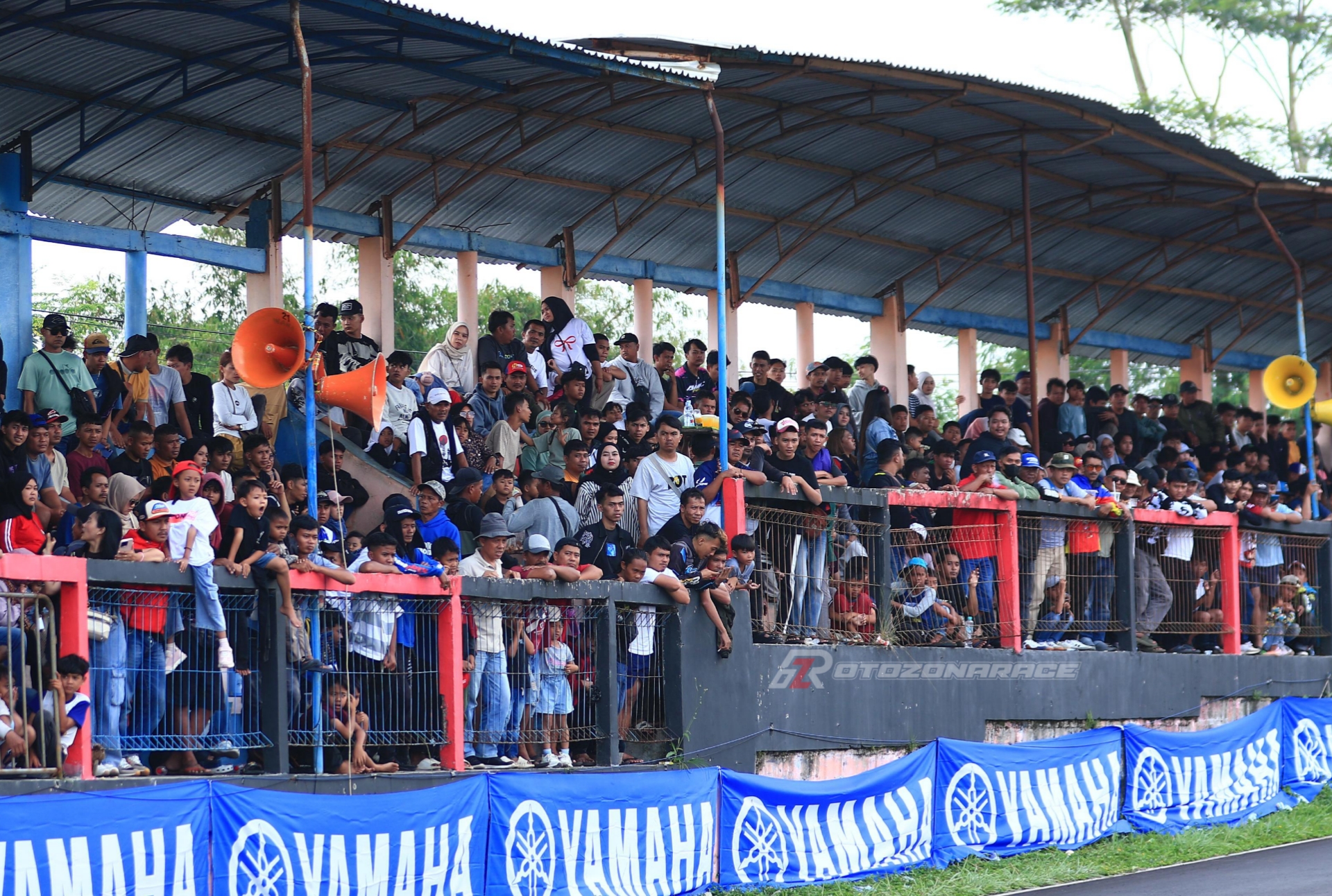 Final Yamaha Cup Race 2025 di Bukit Peusar: Ribuan Penonton Padati Sirkuit, Antusiasme Balap Motor Tasikmalaya 'Meledak'!