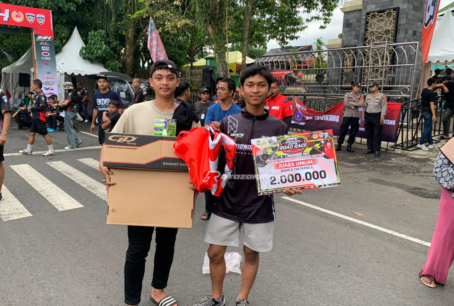 Syahrul Rizqon Sabet Gelar Juara Umum 2 Tak Pemula di MR PULLEY OPEN ROADRACE 2025, Ciamis