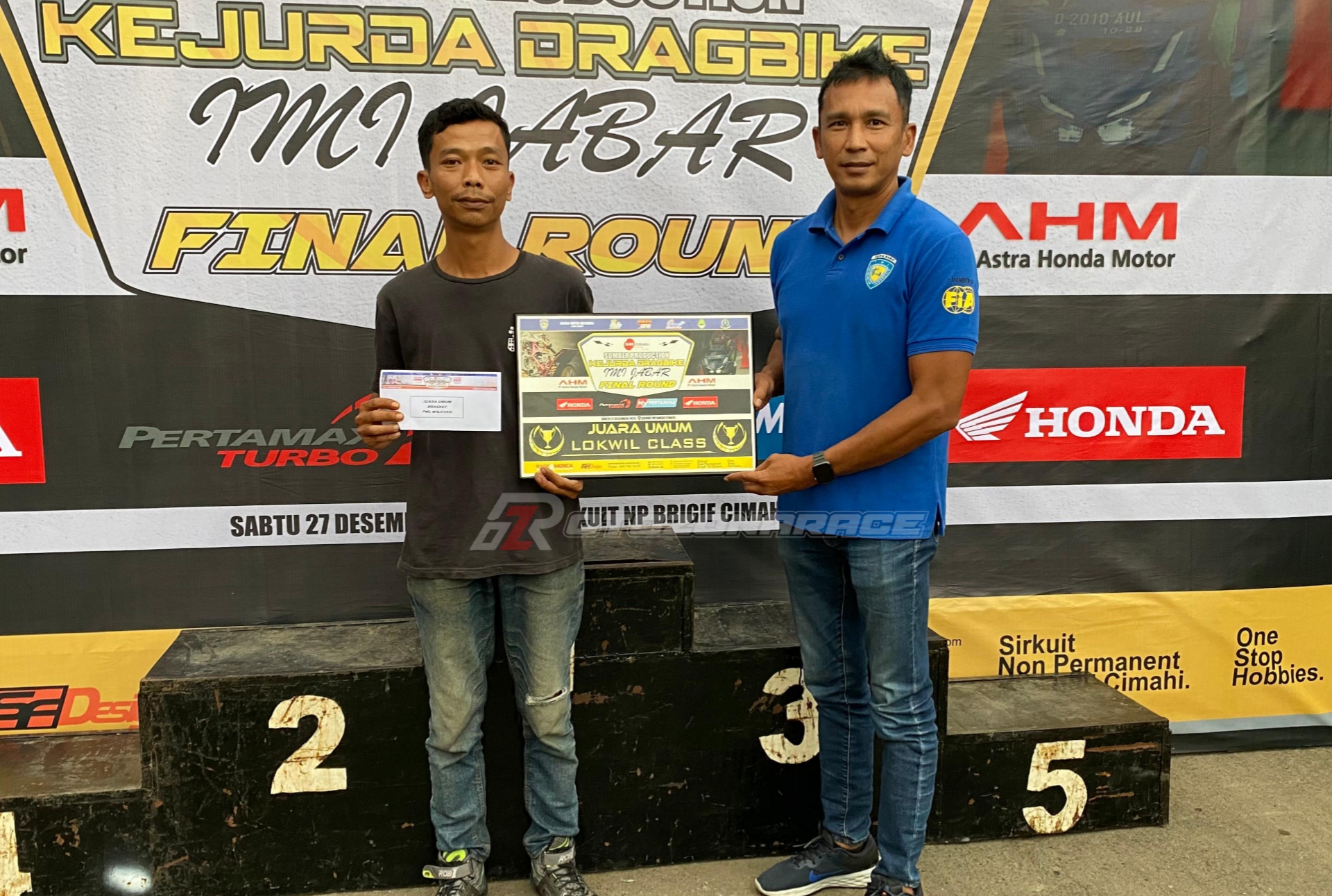 Giri Fitriadi Sabet Gelar Juara Umum Pemula Wilayah Di Final Kejurda Dragbike Jabar 2025