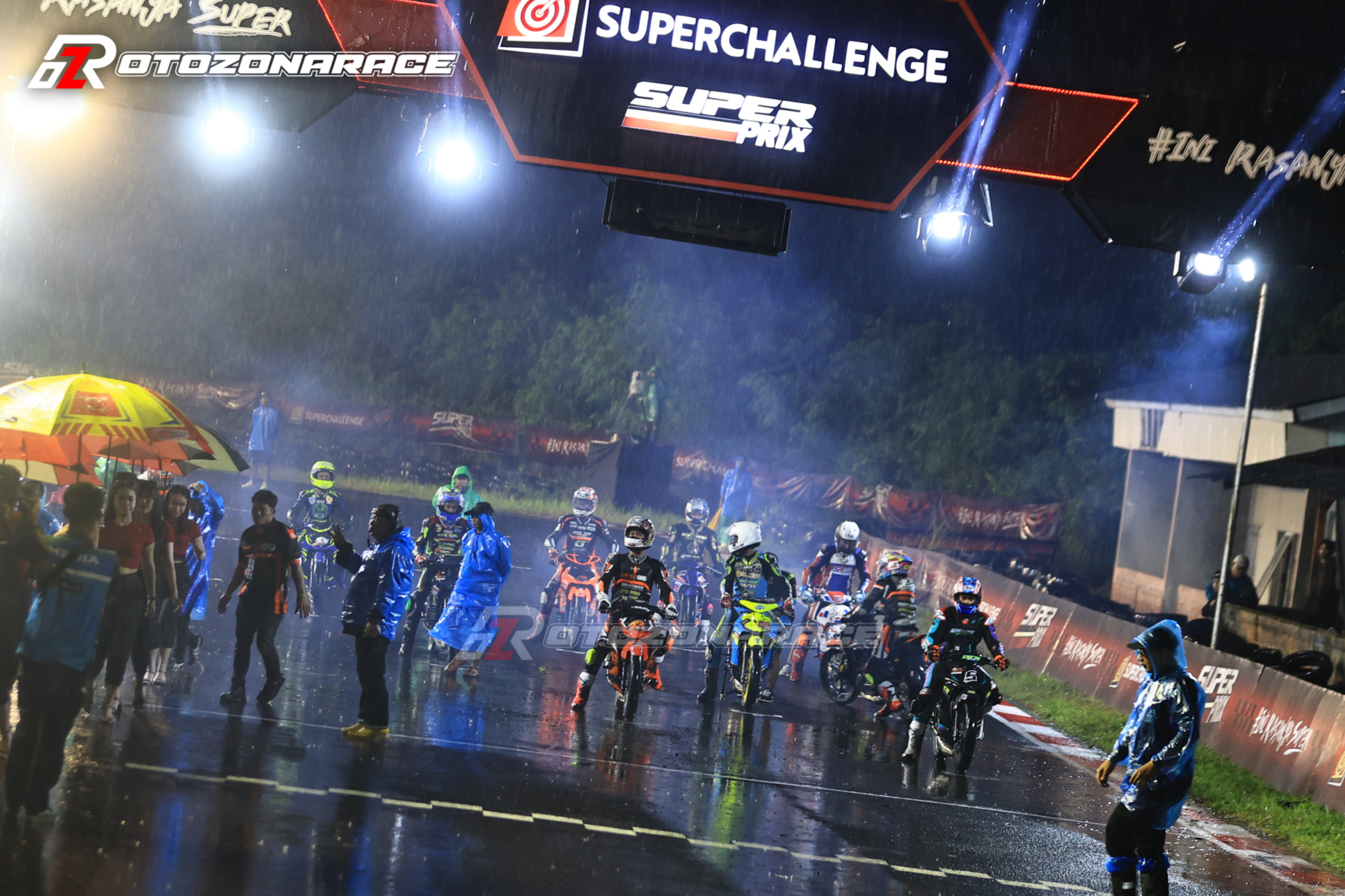 Total Point Superchallenge Superprix Seri 1 Sirkuit Bukit Peusar, Tasikmalaya 